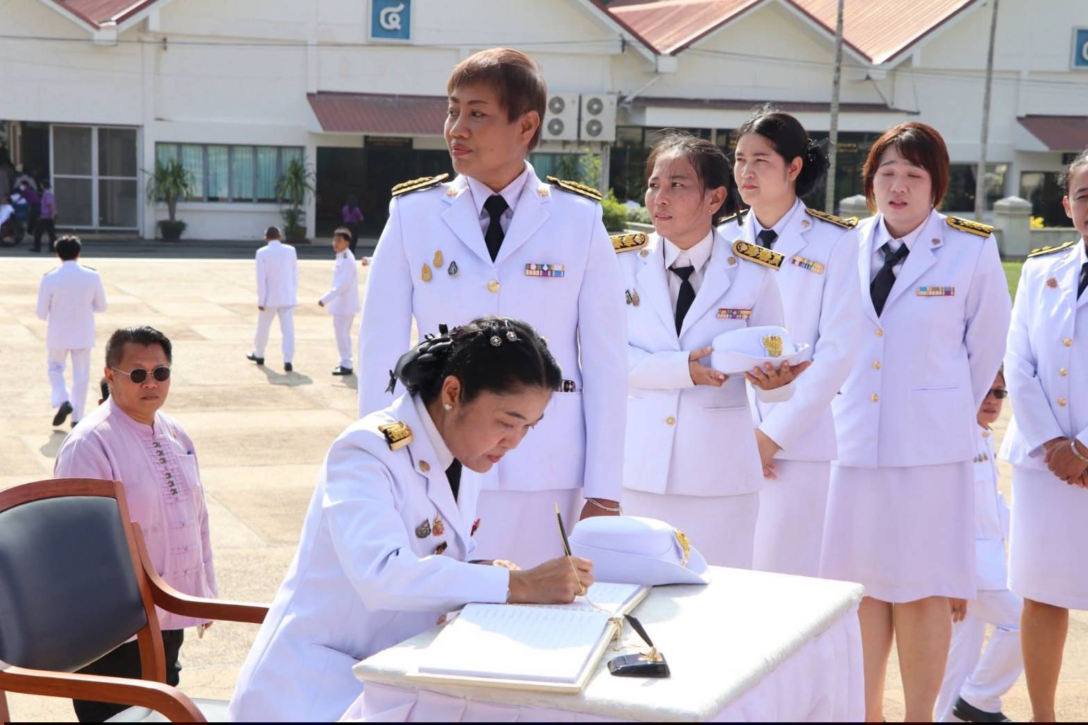 title - ศูนย์ส่งเสริมและพัฒนาอาชีพเสริมนอกภาคการเกษตร (ศพส.) จัดพิธีถวายเครื่องราชสักการะ วางพานพุ่ม และพิธีลงนามถวายพระพรชัยมงคลเฉลิมพระเกียรติ เนื่องในโอกาสมหามงคลเฉลิมพระชนมพรรษา สมเด็จพระนางเจ้าสุทิดา พัชรสุธาพิมลลักษณ พระบรมราชินี วันที่ 3 มิถุนายน 2569
